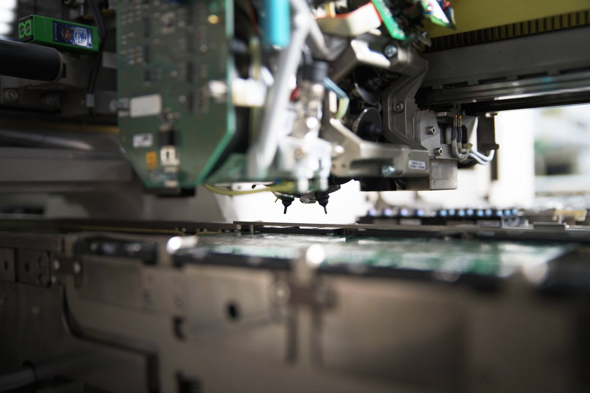 FelixEServices's tweet photo. Assembling chips is one of the most basic processes in manufacturing electronic products. The SMD Pick-and-Place robot uses vacuum suction to pick and place chips on the printed circuit board.
#pcbassembly #pcb #pcbmanufacturing #assembly #makepcb #pcbproduce #pcbassemblyfactory https://t.co/LFCp9ig9nS