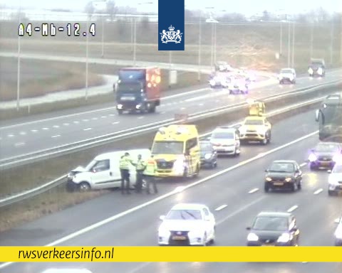 We zien een behoorlijke file van zo'n 10 kilometer op de #A4 door een ongeval bij Hoofddorp richting Amsterdam. De berger is inmiddels ter plaatse, we verwachten de weg over een half uur vrij te geven.