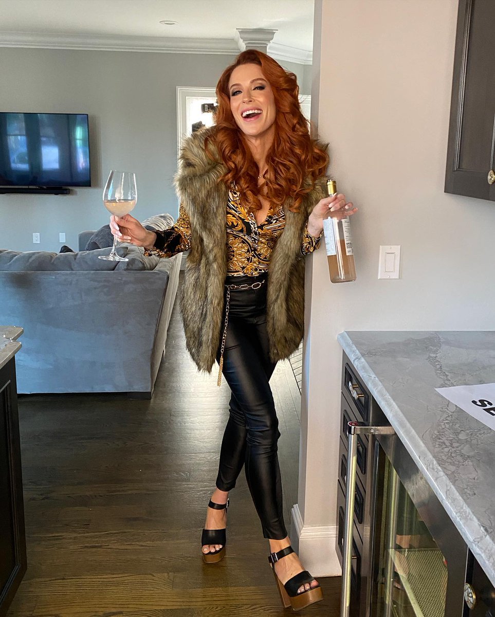 bridgetforlife's tweet photo. ♡ Barb from upcoming romantic comedy movie #thingslikethis 

@BridgetRegan #bridgetregan https://t.co/R7SLwRuqY0