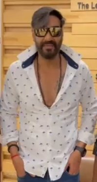 SunilBairagi847's tweet photo. AJ! Bhau Kya look hai my all time favourite hairstyle 90s ka look
#AjayDevgn #ajaydevgn @ajaydevgn @AjayDevgnFilms @ADFFilms #adins #Runway34 #runway34onapril29 #AJ! Best look https://t.co/cKYN12Mhnb