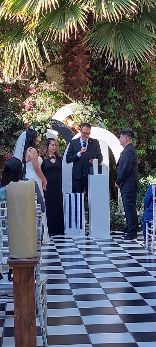 lizcampe's tweet photo. Y con la hermosa boda de @sahury y @MajorPug ❤️ se termina la racha de bodas que tenía agendadas para el 2020. #Puglen https://t.co/yZx5jOSJQl