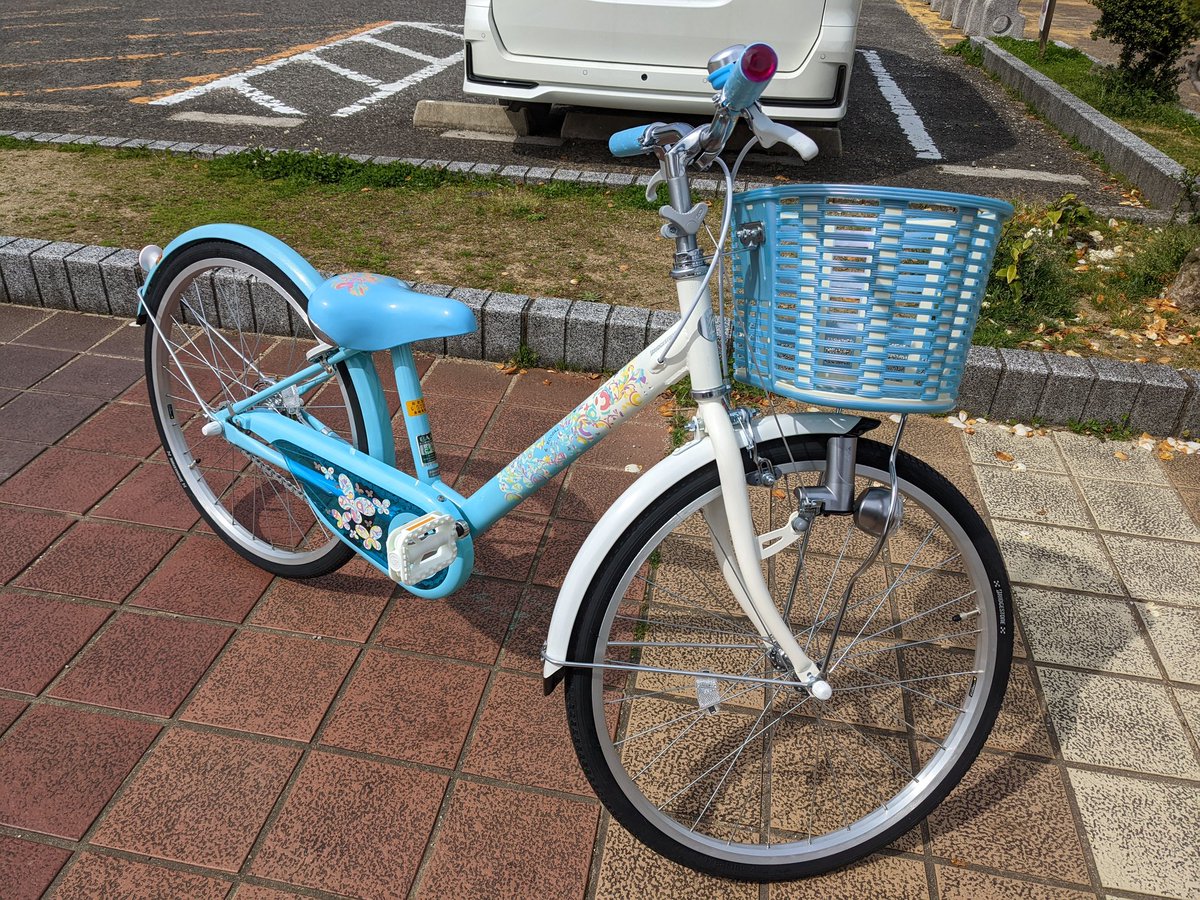 emiyus_love's tweet photo. 娘の入学祝いに自転車買った。
想定していた金額の倍近くかかった😂

#自転車 #bicycle  #BRIDGESTONE  #ブリジストン #ECOPAL #入学祝い https://t.co/NRH5AeYlCB