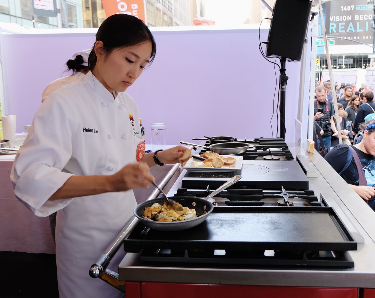 Helen Lee Moon 🌕⚡️ tweet media