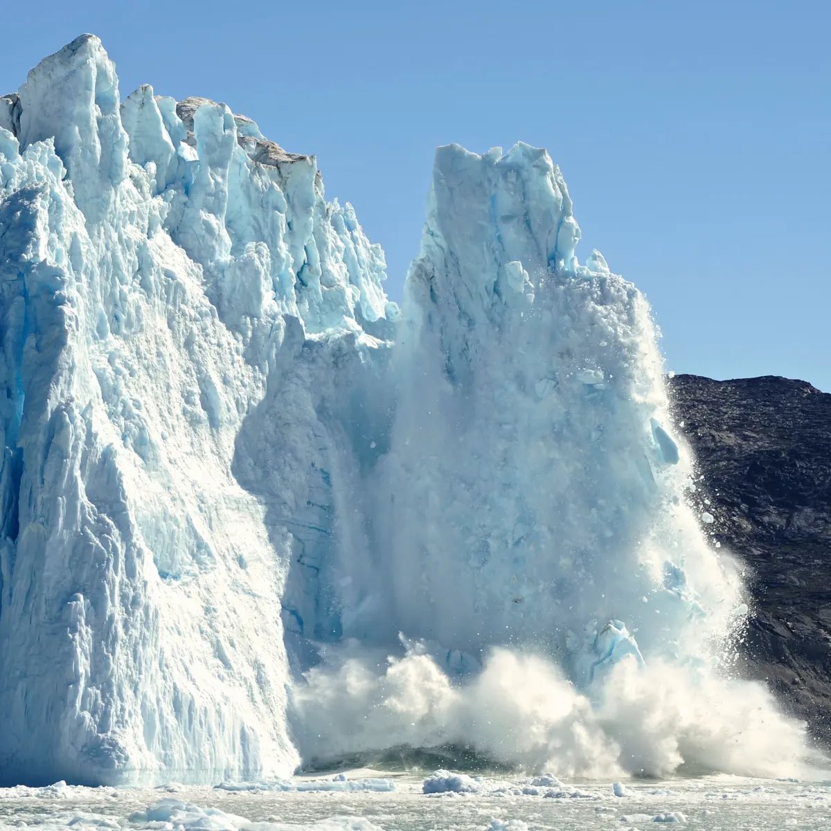 some_guy_logan's tweet photo. @TheFantasticIan @kianamaiart Then there’s glaciers and stuff which appear to be completely opaque. https://t.co/4csAyxneL5