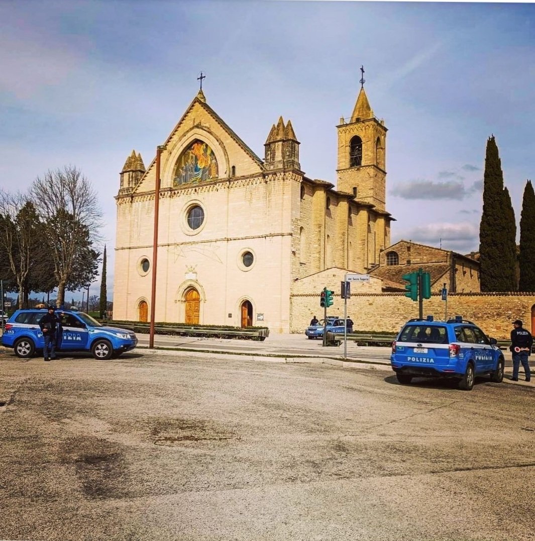poliziadistato's tweet photo. Buongiorno dal santuario di #Rivotorto ai piedi del monte #Subasio diventato patrimonio dell' #Unesco nel 2000
#essercisempre #meraviglieditalia 
#4aprile https://t.co/5SC63adMZO