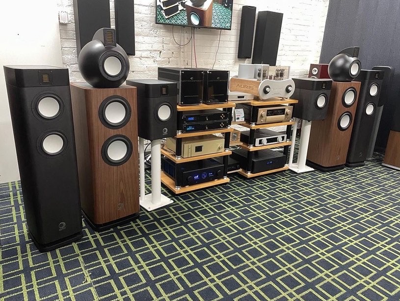 AurisAudio's tweet photo. Repost • @leonidyamborko

Elipson Legacy Line 

#elipson #elipsonspeakers #elipson_audio #canada #auris #aurisclub #winnipeg #winnipeglocal #legacy #electrocompaniet #earmen #aesthetix #aurisaudio #fortissimo #aurisfortissimo #integrated #integratedamplifier #tubeamp #handmade https://t.co/MDrRF7H2Dk