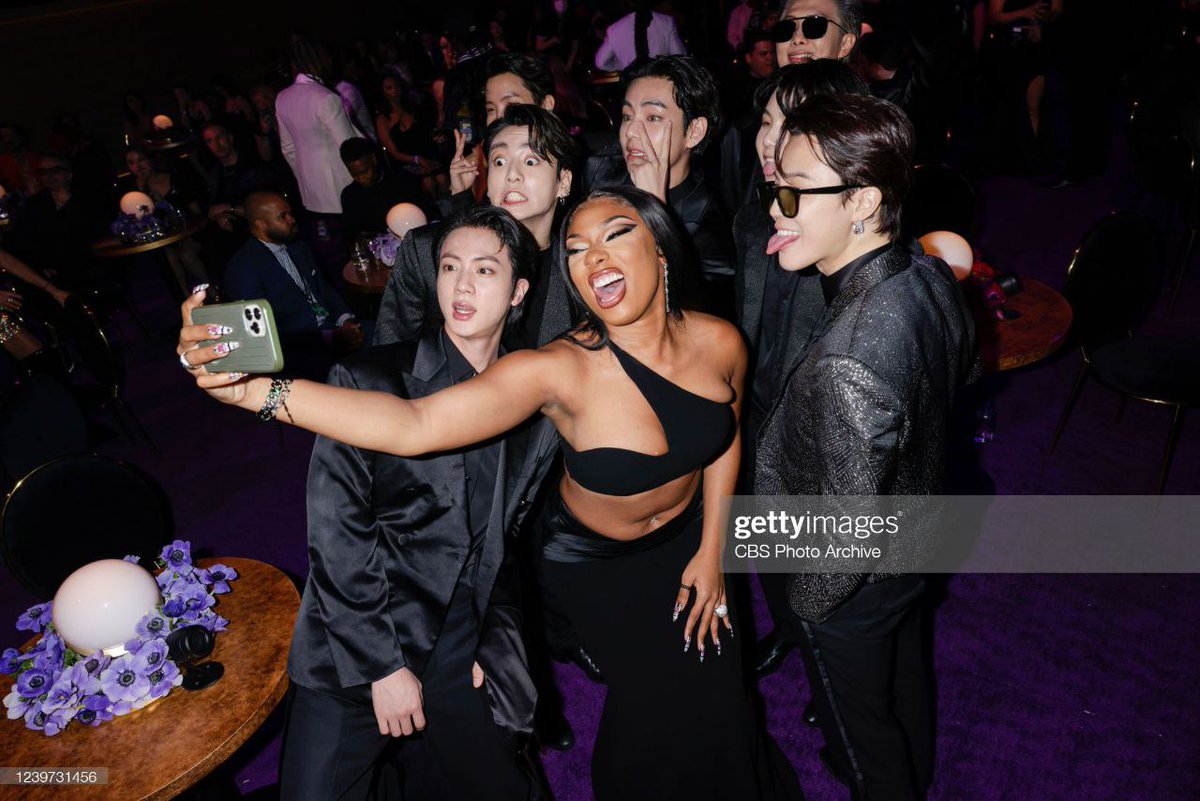 Cayyjj's tweet photo. U r more than a grammy awards, i love you so much my solace.💜
@BTS_twt #BTS https://t.co/c60lJvTCH6