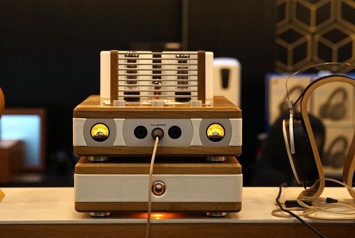 AurisAudio's tweet photo. Repost • @motet_distribution

#salonaudiomontreal #montrealaudiofest #audiophile #audio #tradeshow #canada #auris #aurisaudio #nirvana #susvara #headfi https://t.co/IXorjavaf7