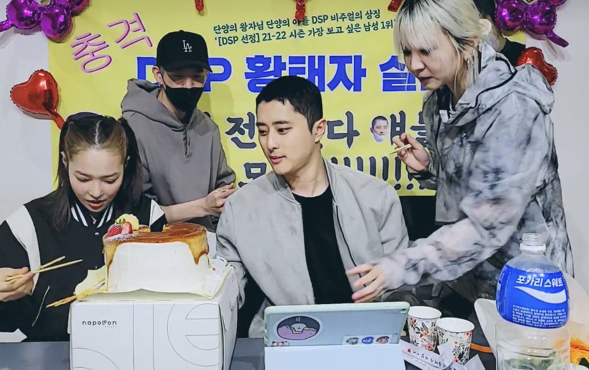 shadejavu's tweet photo. finally OT4 ❤️💛💙💜🤍💗
#WelcomeBackJseph
#KARD #JSEPH_IS_BACK
#WelcomeHomeJseph
#드디어_컴백_제이셉 https://t.co/4mN3nwOui9