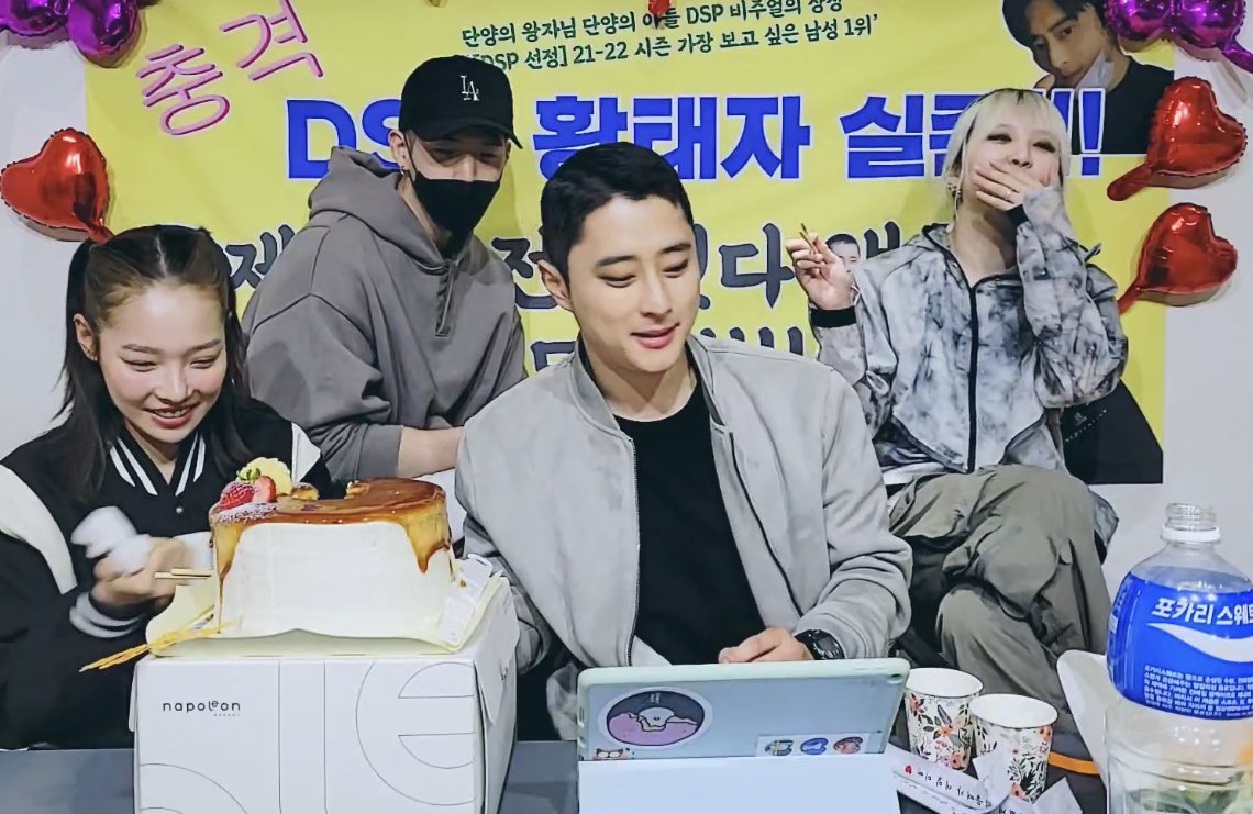 shadejavu's tweet photo. finally OT4 ❤️💛💙💜🤍💗
#WelcomeBackJseph
#KARD #JSEPH_IS_BACK
#WelcomeHomeJseph
#드디어_컴백_제이셉 https://t.co/4mN3nwOui9