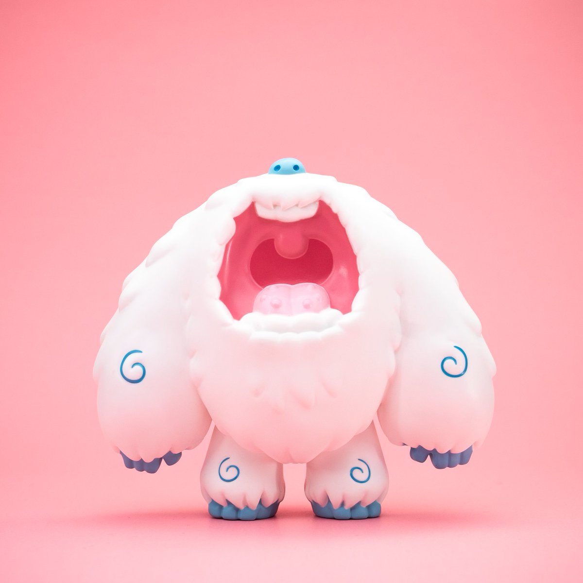 MochieChomper &amp; MallowChomp vinyl figures in collaboration with Thailand artist <a href="/mupatoy/">MUPA TOY</a> will be releasing Monday, April 4th, at 2:00pm EST 11:00am PST on abominabletoys.com ! 💙💙💙

#mupatoy #mallow #mochie #chomp #chomper #abominabletoys #designertoy #vinyltoy