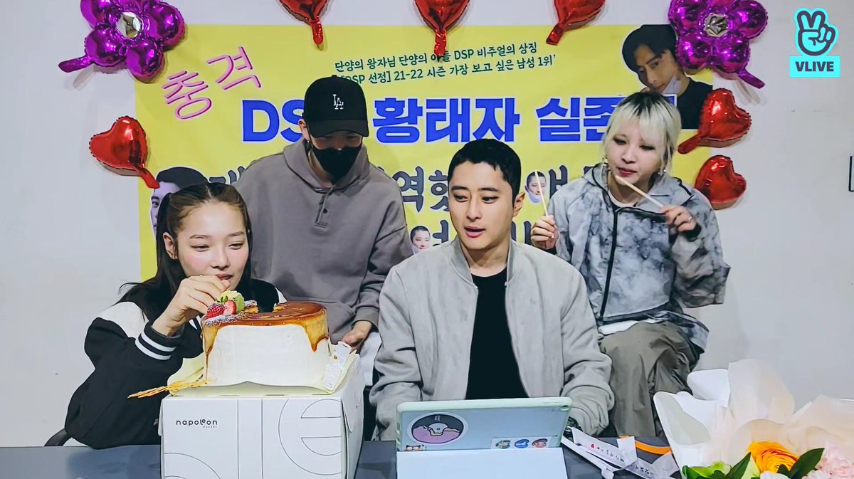 ZoldyckCrush's tweet photo. I LOVE TO SEE THEM HAPPY <3
#KARD @_bigmatthewww #JSEPH #JIWOO #SOMIN #WelcomeBackJseph https://t.co/HYYu26yLt6