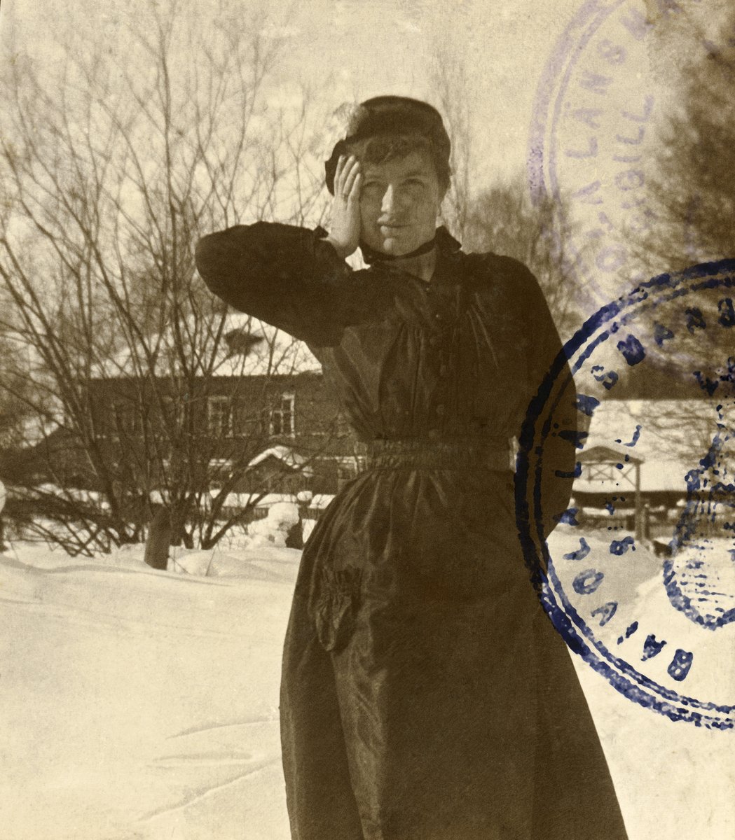 Grattis Nordens mesta modernist, i dag firar vi Edith Södergran 130 år! 🥳 #slsfinland #slsarkiv #edithsödergran