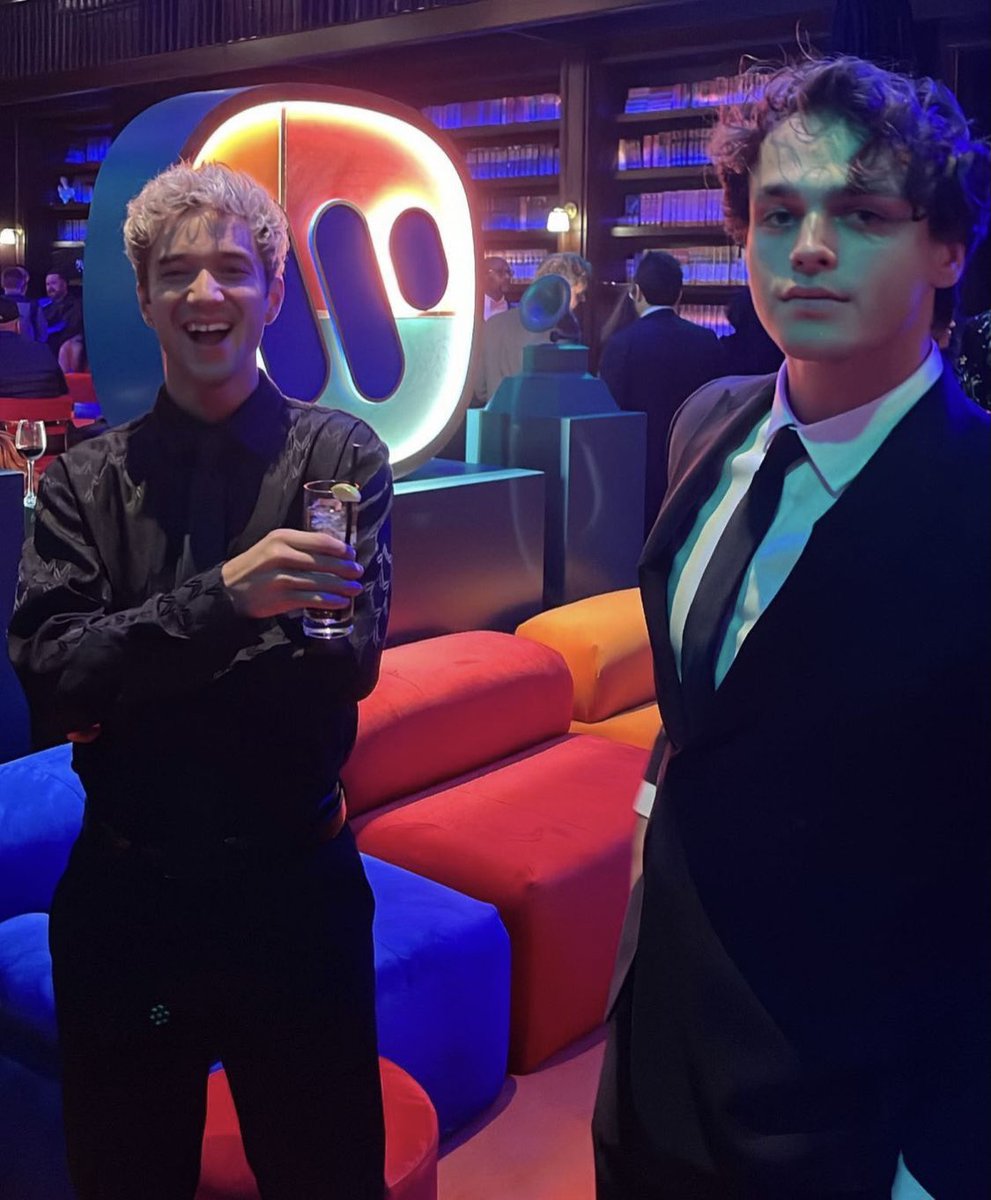 daytimebesson's tweet image. jonah 🙂
daniel 😆