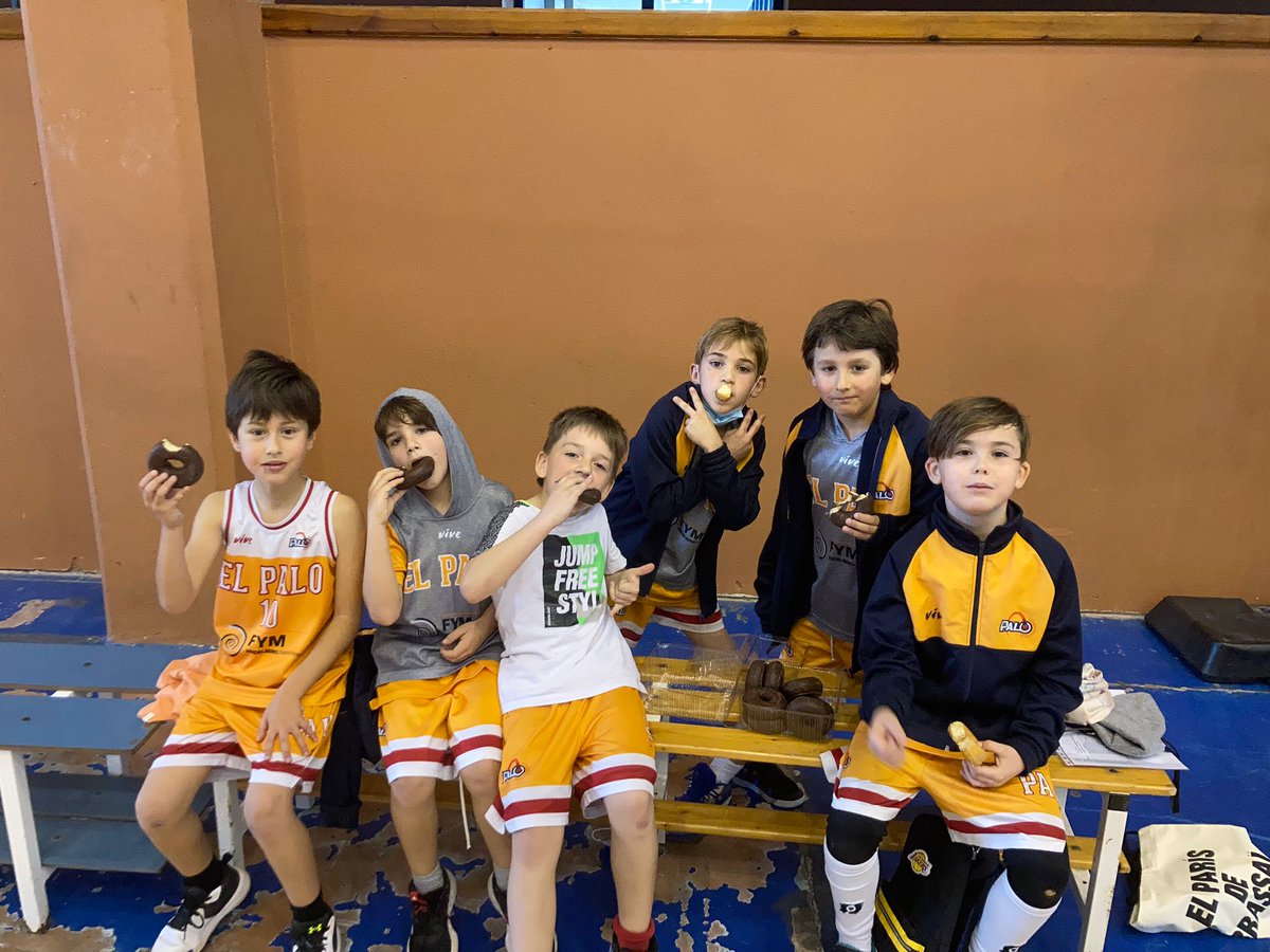 cbelpalo's tweet photo. 🏀#PARTIDO | Partido de liga del #PreMiniMasc‘13 de Eli contra San Pedro.
Los peques hacen muy buen partido y se lo pasan genial celebrando el cumpleaños de su compañero Lucas. M 🥳.
¡A seguir aprendiendo y disfrutando de la pelotita chicos! ⛹🏻‍♂️⛹🏼🏀
#EsePaloOE
#GoPalo🧡 https://t.co/IeVe2aYDcw
