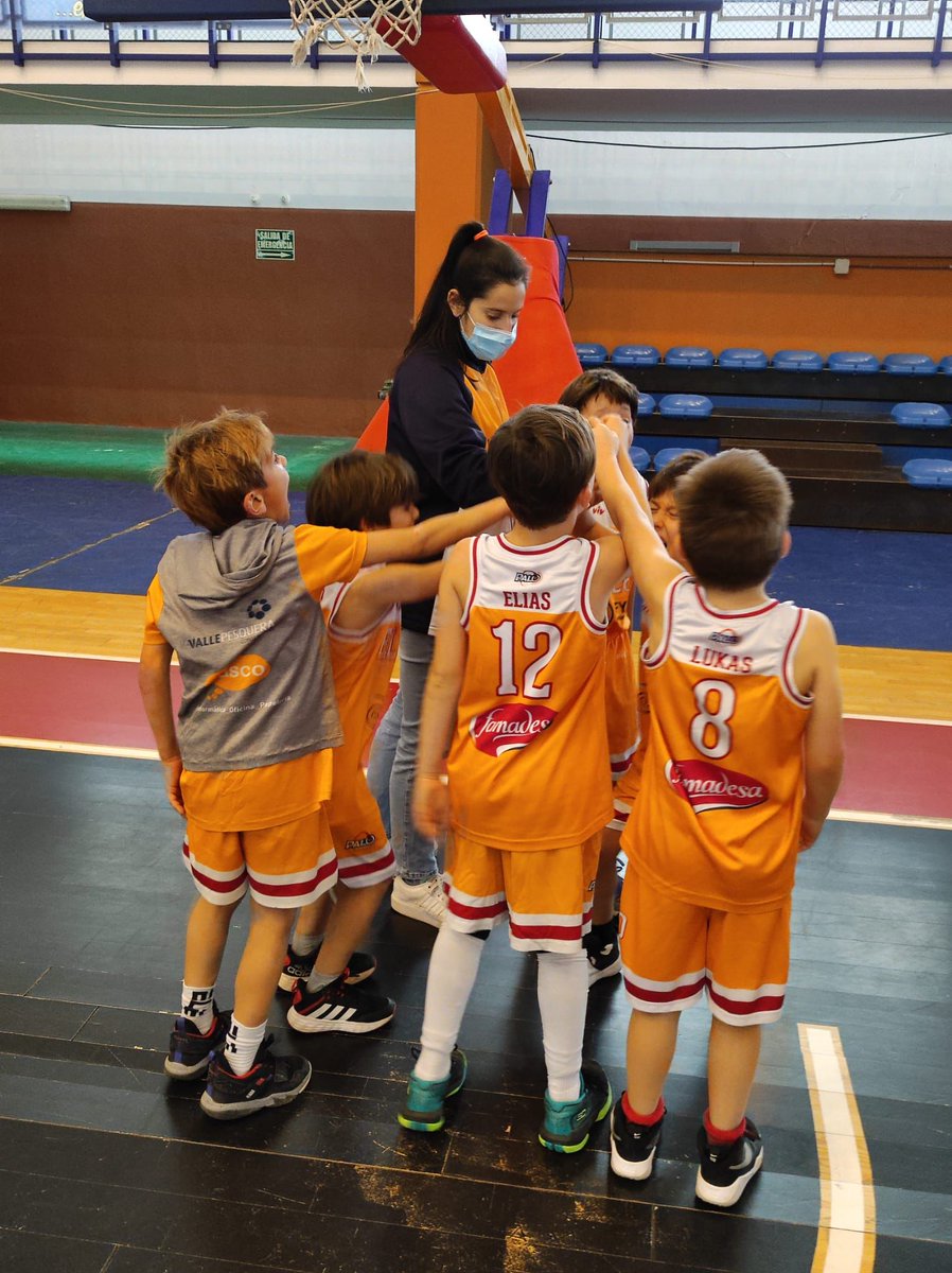 cbelpalo's tweet photo. 🏀#PARTIDO | Partido de liga del #PreMiniMasc‘13 de Eli contra San Pedro.
Los peques hacen muy buen partido y se lo pasan genial celebrando el cumpleaños de su compañero Lucas. M 🥳.
¡A seguir aprendiendo y disfrutando de la pelotita chicos! ⛹🏻‍♂️⛹🏼🏀
#EsePaloOE
#GoPalo🧡 https://t.co/IeVe2aYDcw