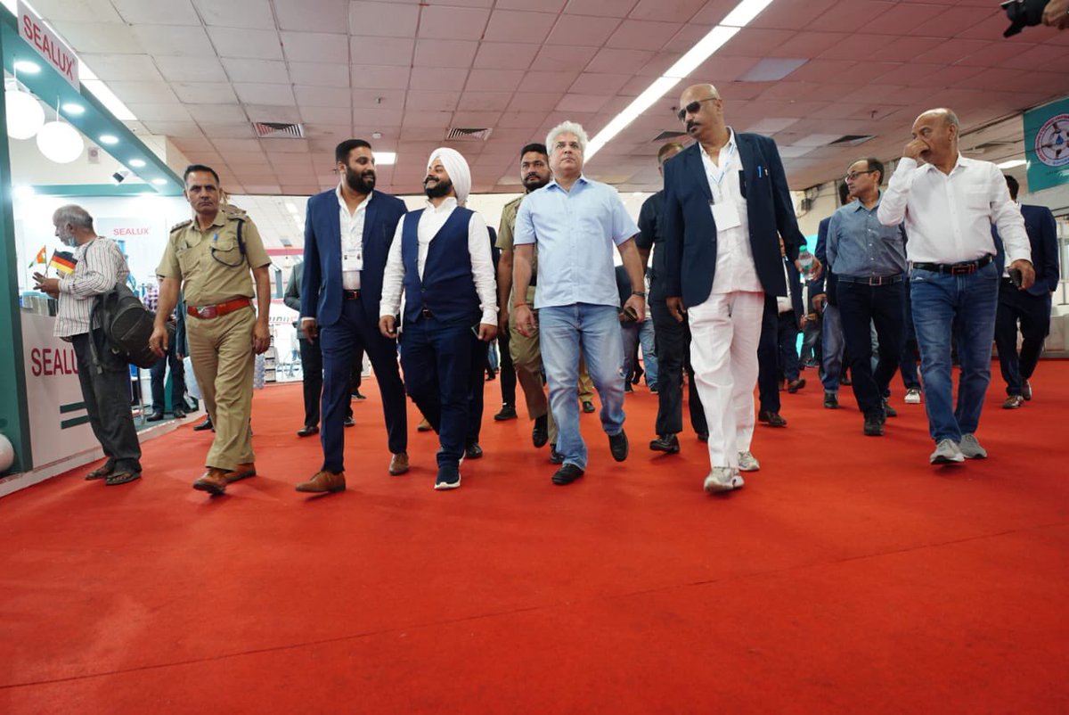 kgahlot's tweet photo. Inaugurated WAPTEMA Water Expo 2022 at Pragati Maidan. Excited to be with innovators, producers &amp; dealers of water purification &amp; treatment technology. Water scarcity &amp; contamination are persisting issues &amp; India shld soon emerge as a global technology leader. @JarnailSinghAAP https://t.co/4wWhn84lyZ