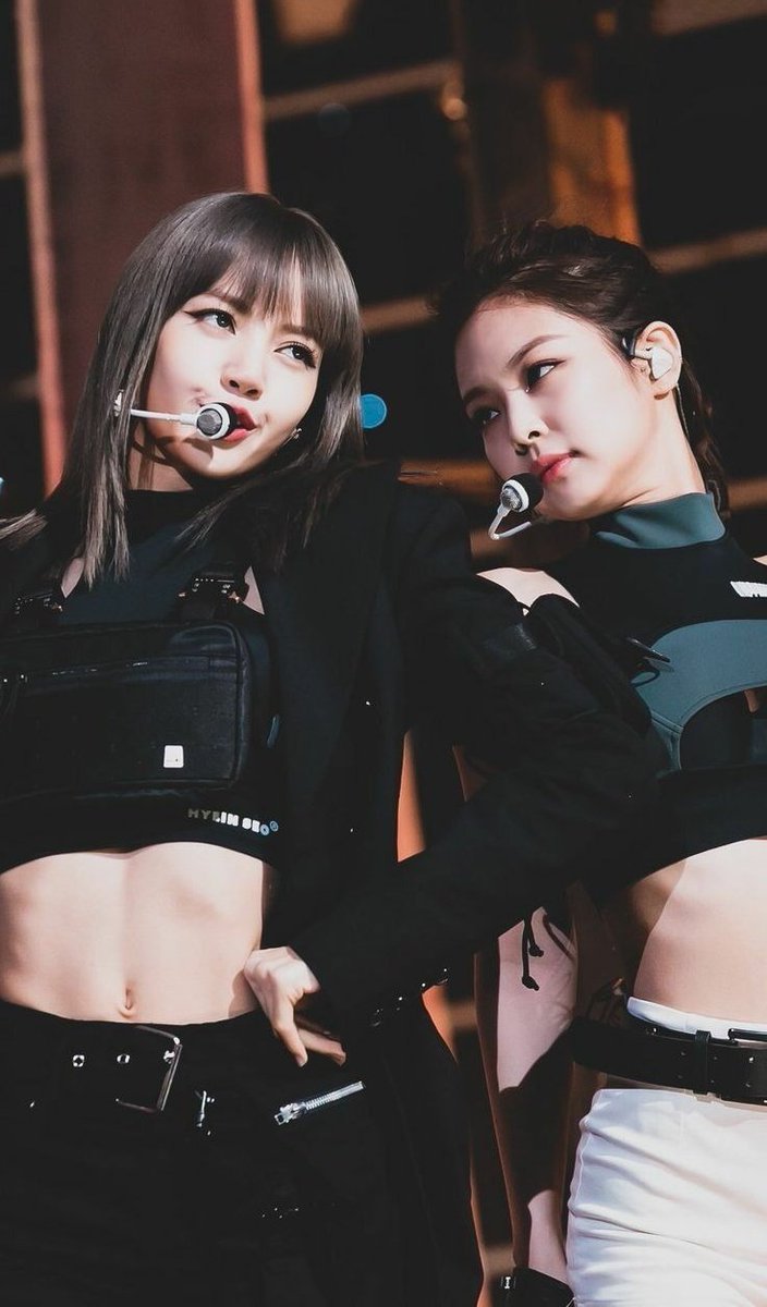 JLThingies's tweet photo. THEM ๐ค #JENNIE #LISA https://t.co/aPiw7Mgl4R