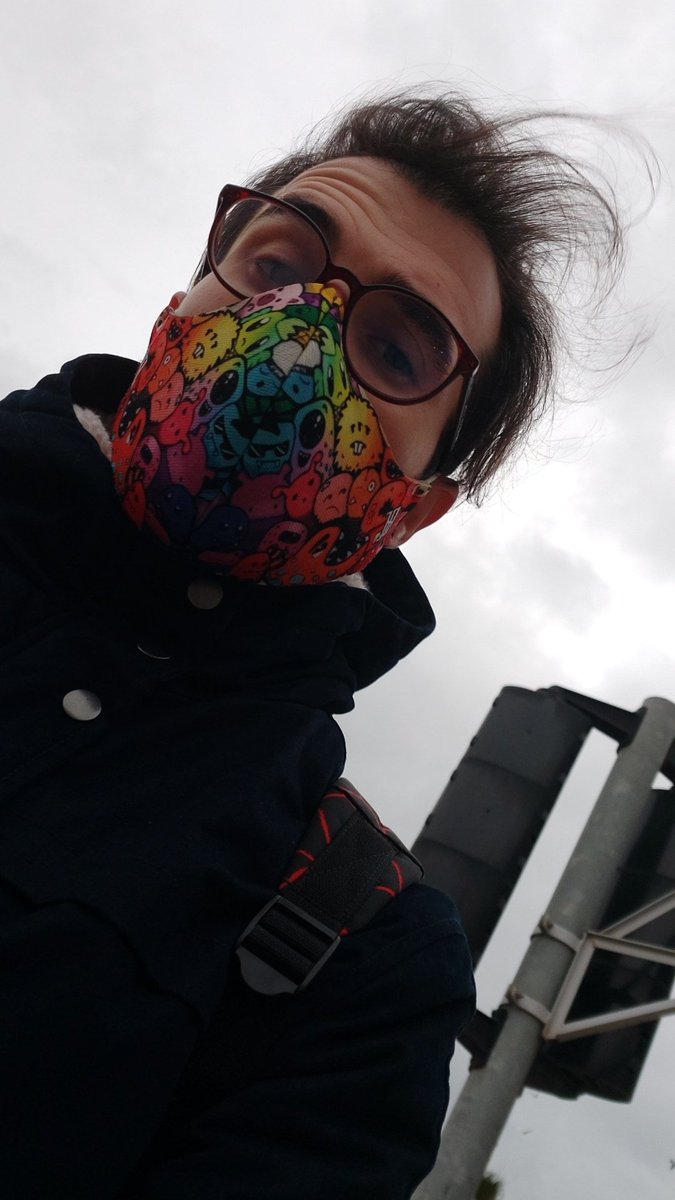 MaeseTach's tweet photo. Morning guys! Tengo que ir a clase y yo con estos pelos #fuckingwind.... https://t.co/BV8dDlAbzp