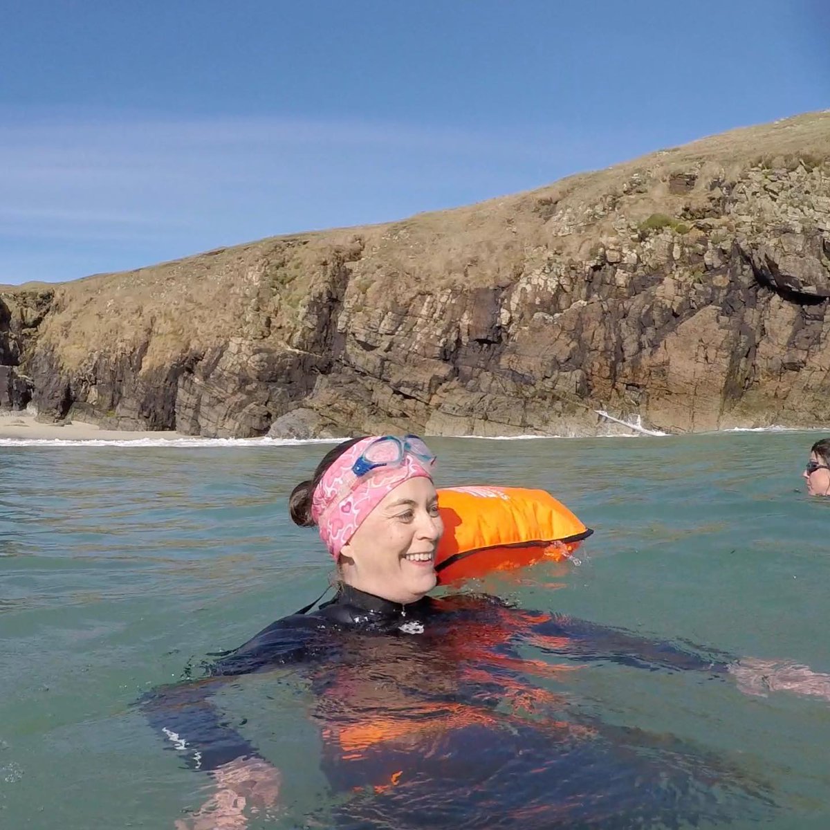 UrrasOG's tweet photo. #Sunnd2022
On Saturday as part of #Sunnd we were with @HebridesImmerse for an 'Intro to Sea Swimming',with Norma & her team helping many of us to gain confidence in, & an understanding of, the open water.
We have 1 space remaining for the other 3 sessions:
https://t.co/BZyAuvqBfP https://t.co/CRTaFdqAhT