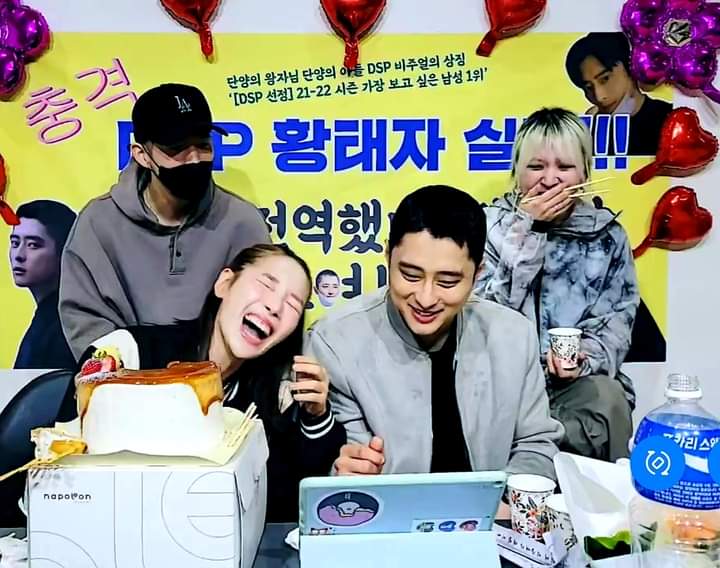 HiddenKina's tweet photo. Finally KARD is back ❤️ https://t.co/3ER39W6hty