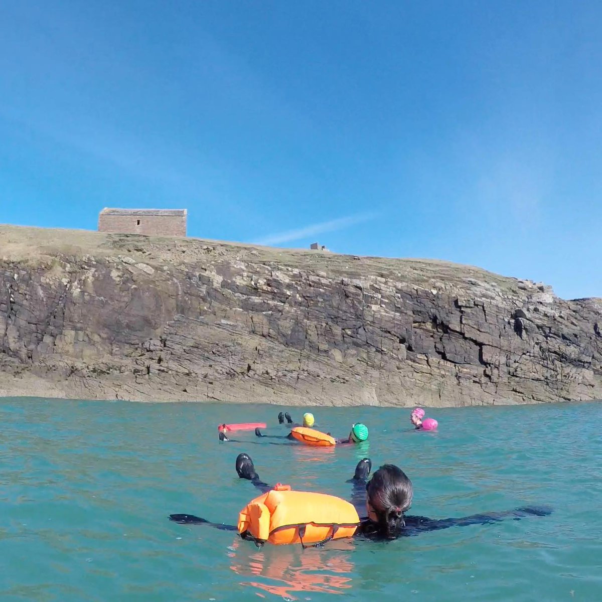UrrasOG's tweet photo. #Sunnd2022
On Saturday as part of #Sunnd we were with @HebridesImmerse for an 'Intro to Sea Swimming',with Norma & her team helping many of us to gain confidence in, & an understanding of, the open water.
We have 1 space remaining for the other 3 sessions:
https://t.co/BZyAuvqBfP https://t.co/CRTaFdqAhT