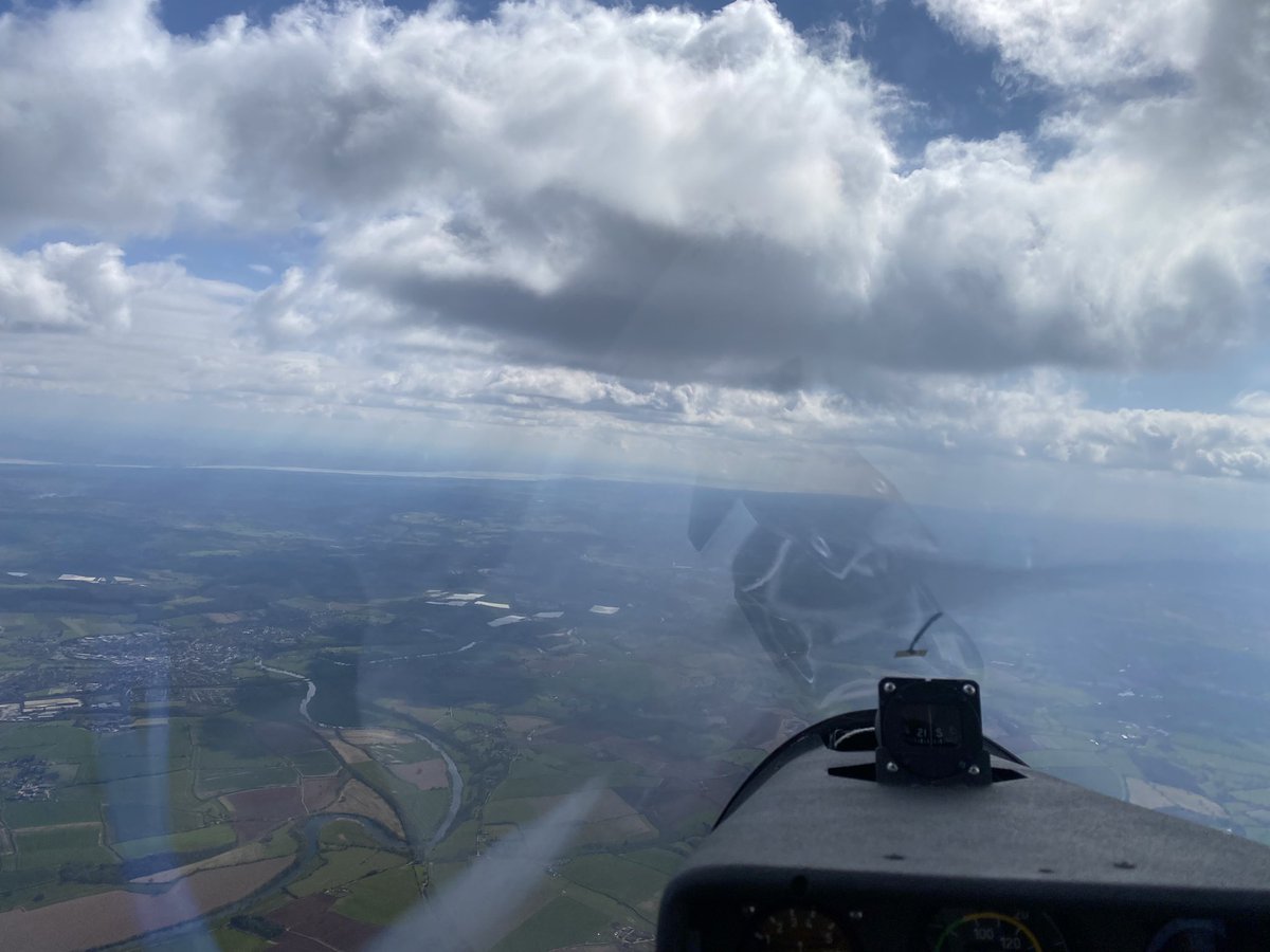 discusdriver's tweet photo. Trip out yesterday from Staffordshire to Ross-On-Wye. Great views of the Severn estuary. Challenging conditions with variable cloud and lift but a nice 200km. #loveukweather https://t.co/EuHygDMNsZ