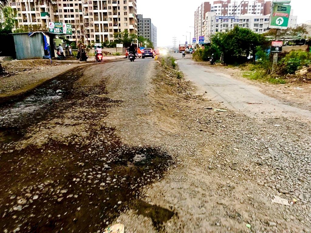 shardul21083's tweet image. More than 60% of society&apos;s members have paid taxes &amp;amp; still pcmc threatens with water supply cut notice, then what about for 5 years we are not provided with proper road?
#NOROADNOTAX
@PCMCSarathi 
@maheshklandge 
@SanjivanSangale 
@SakalMediaNews @lokmat @ThePuneMirror @TOIPune