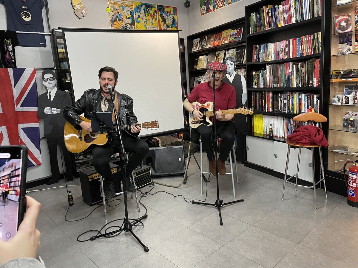 ALVAR0RTEGA's tweet photo. Presentación de la Antología British Invasion. En @Elektra_Comic con @soyrosco @GermanSalto @silexediciones  @platademontero https://t.co/K0wKDlfh8Y