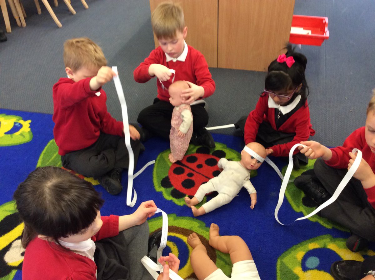goodyers_end's tweet photo. Reception had a special visitor for #STEMWeek! We learnt how to measure baby’s heads, we made stethoscopes and made our own hospital wristbands. We wrote questions to Sarah asking things like: how many babies have you looked after? What job do you think Sarah has? #ReceptionTweet https://t.co/bdhZKtoalr
