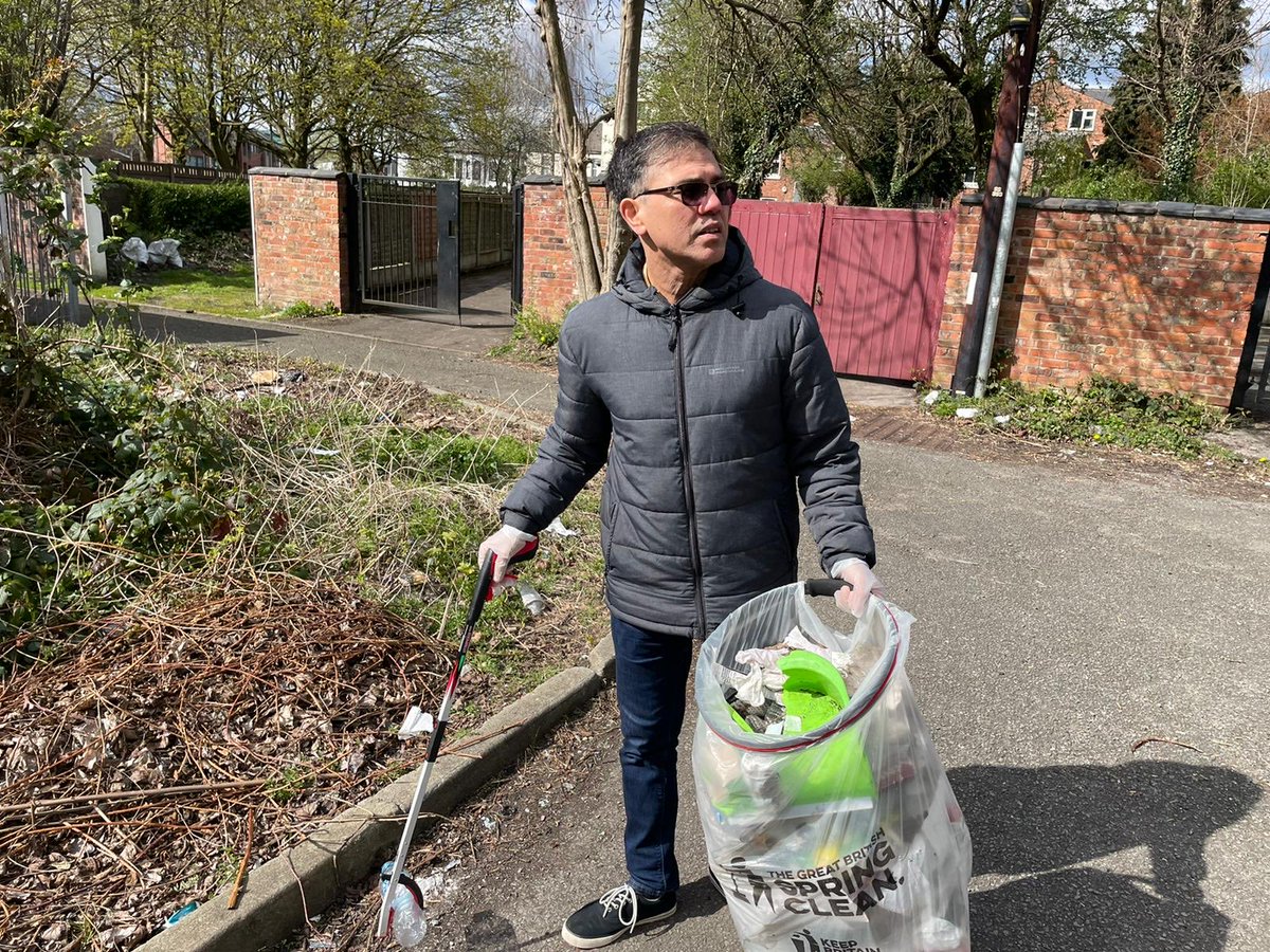 zafarbeg5's tweet photo. Yesterday/Sunday rubbish picking in Longsight… https://t.co/ZePRwCMXFr