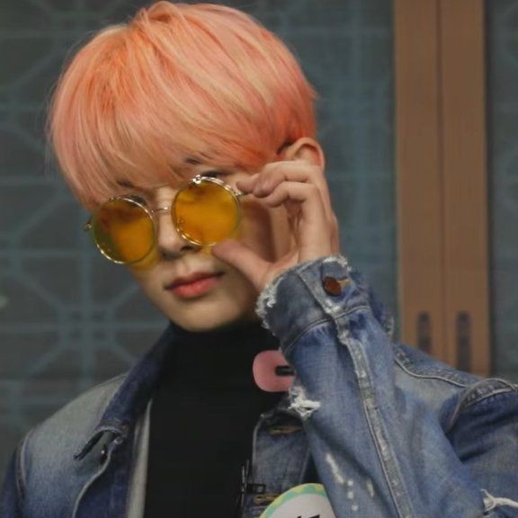 justhee01's tweet photo. #ENHYPEN; Heeseung with glasses https://t.co/p9pDJPNViL