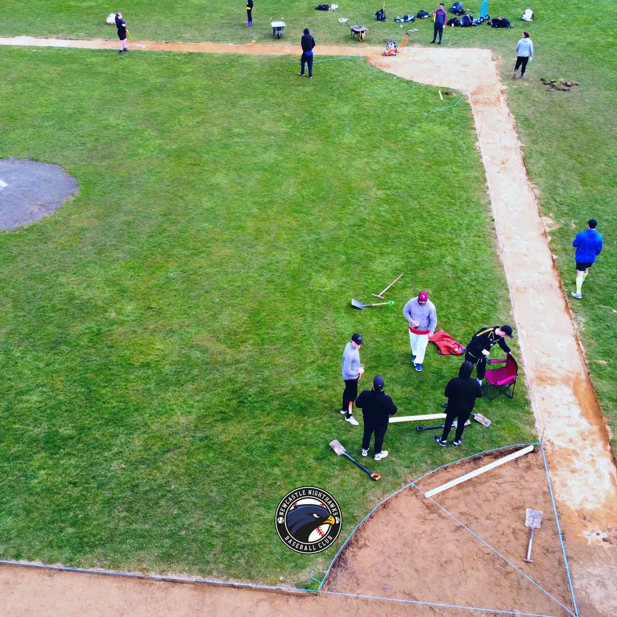 NCLNighthawks's tweet image. Bye bye beach! 👋

A new surface. A new season. Same old Nighthawks spirit 💪

Thank you to everyone who came down and got their hands dirty ahead of our first home game of the season next week! ⚾