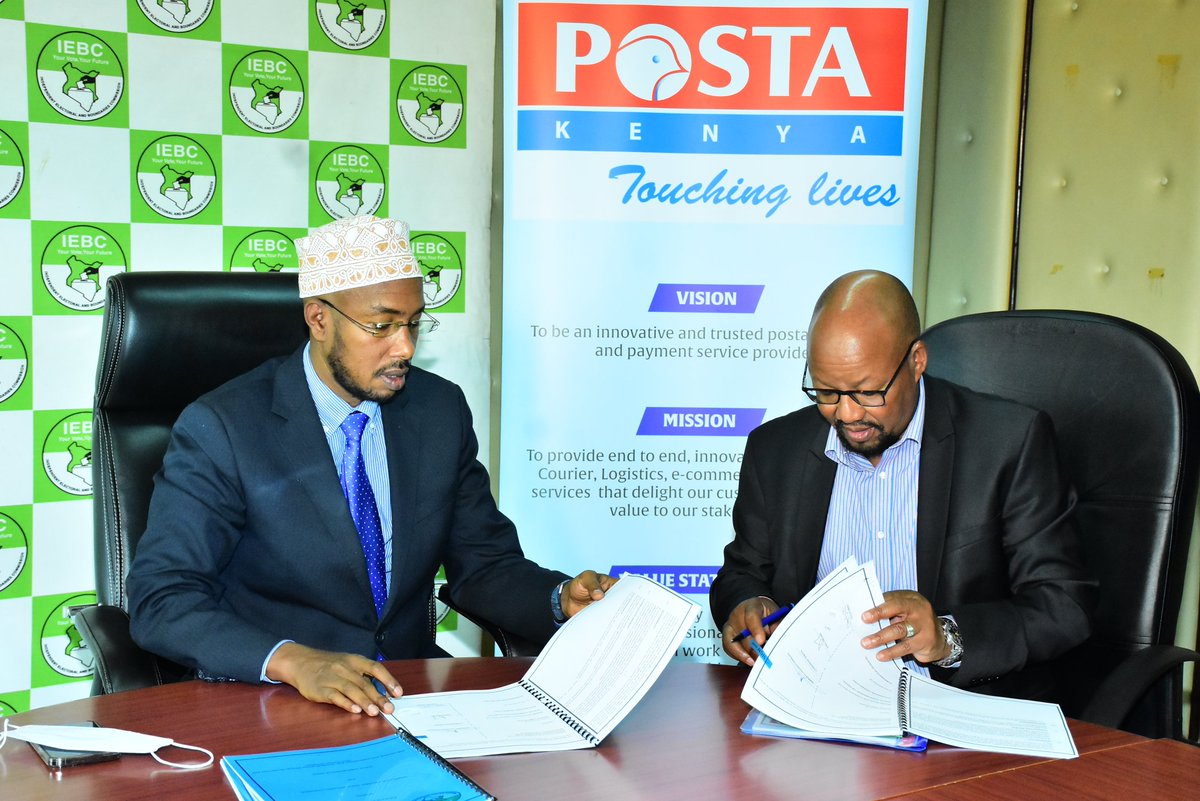 KenyaPmg's tweet image. Today, The Independent Electoral and Boundaries Commission @IEBCKenya and @Posta_Kenya signed an agreement that will see PCK provide logistics services during the upcoming 2022 General Elections.