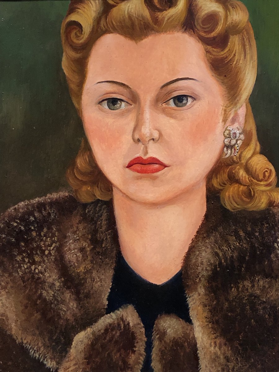 Jacques Gelman was introduced to #FridaKahlo by Diego Rivera and soon commissioned a portrait of his wife from her. #Kahlo depicted Natasha with sobriety and intimacy. After its completion, the Gelmans would become important supporters of her work. 

'Portrait of Natasha Gelman'