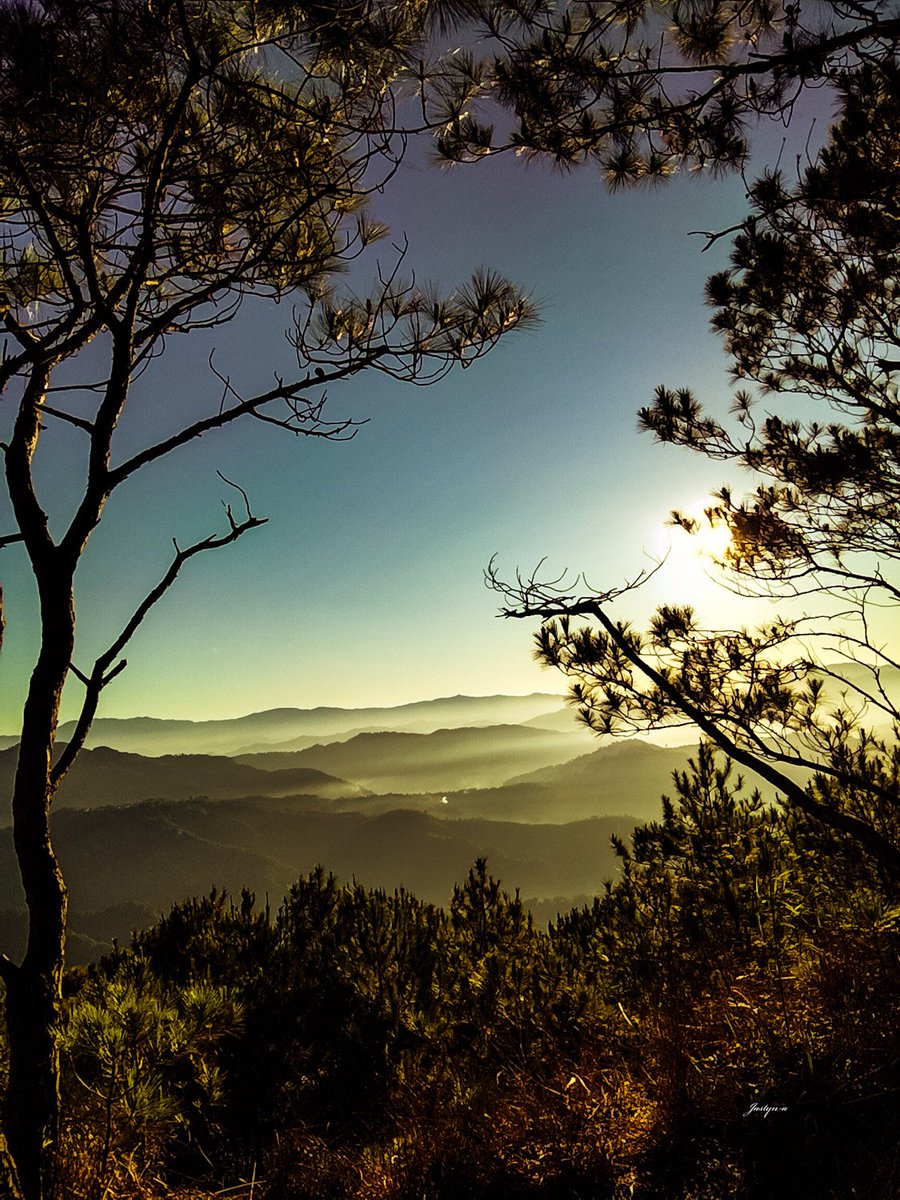 jastynaira1's tweet photo. Kadaclan view point
Baguio city
Sunrise scenery
#sunrise #sunrisephotography #baguiocity #sunrisescenery #glimpseofsunrise #traipse #mountainsunrise #mountaintop #cityofpines #walk #morningwalk https://t.co/7hYQ56hV4r