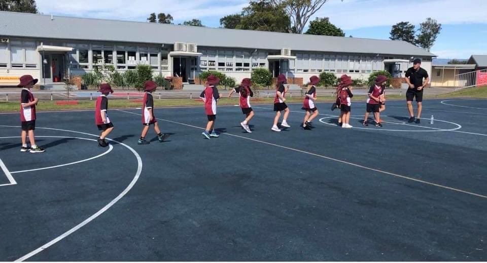 WindangPS's tweet photo. Sunshine, smiles, fun &amp; football drills was the order of the day! @NSWEducation https://t.co/gPXJdOqUP2