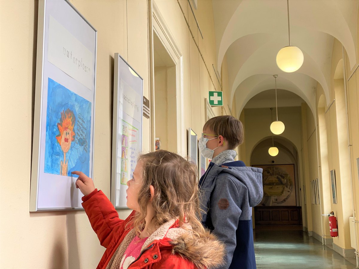 Bis zum 29.4.22 ist die öffentliche Ausstellung „mockulig“ im Rathaus Potsdam zu sehen! Sie zeigt Werke von Schüler:innen der Oberlinschule, in denen sie mit unterschiedlichen Wort-Bild-Kreationen ihre Gefühle beschreiben. Mehr dazu: oberlinhaus.de/news/ausstellu… <a href="/TinaDe78/">Tina Denninger</a> <a href="/LH_Potsdam/">Potsdam</a>