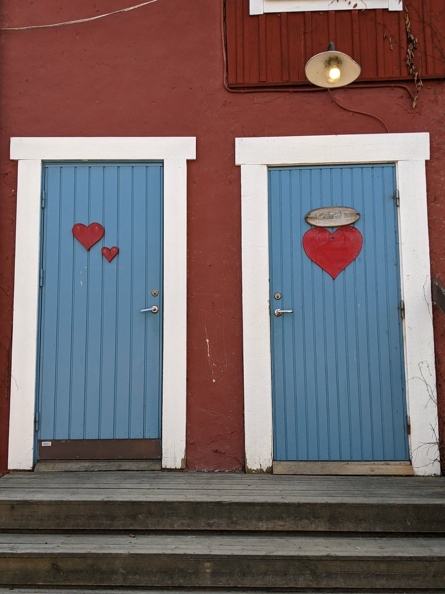LeapOfFaith_RT's tweet photo. In the oldest town in #Sweden these hearts are scattered around the town. They create such a lovely connectedness. I'd love to hear the story behind it, does anyone know? @swedense @sigtuna #art #urbaninstallation #community #place #design #connection #wellbeing ๐ https://t.co/EExQsuBQtn