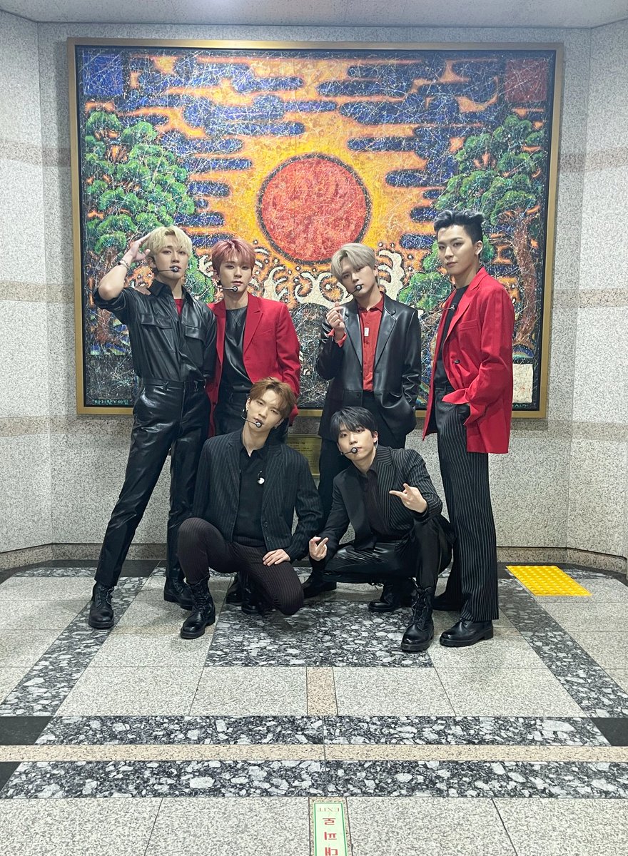 DIA_CRUNCH's tweet photo. [📸D-CRUNCH] 

2022.04.04
arirang TV #심플리케이팝

#디크런치 #DCRUNCH #중독 https://t.co/bhz5OFnUpS