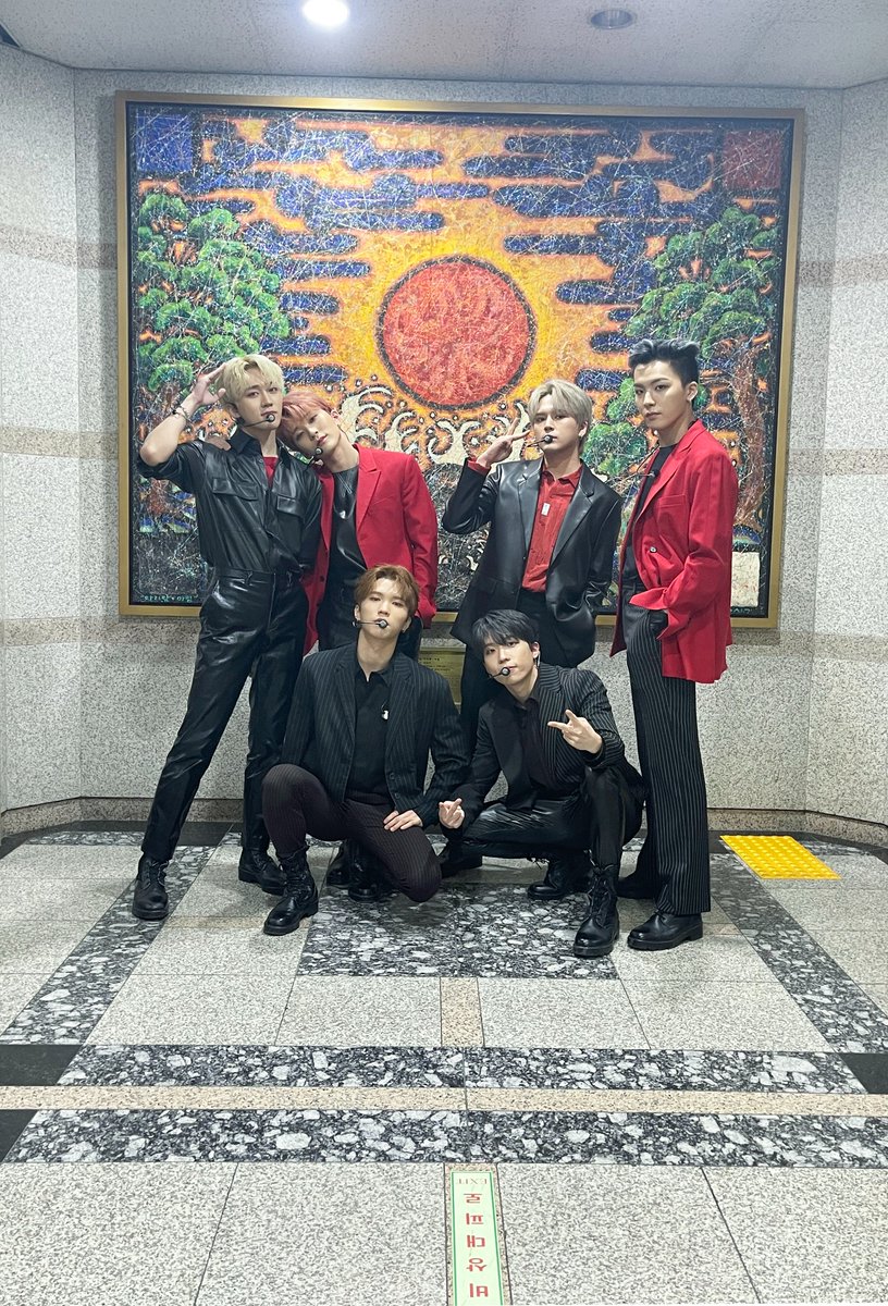 DIA_CRUNCH's tweet photo. [📸D-CRUNCH] 

2022.04.04
arirang TV #심플리케이팝

#디크런치 #DCRUNCH #중독 https://t.co/bhz5OFnUpS