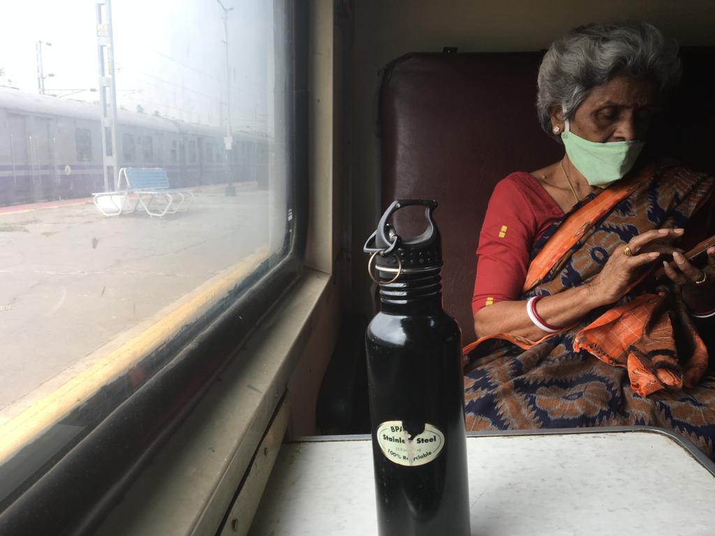 Telugutalli's tweet photo. with darshan at #ParliVaijnath #Jyotirling ma & I completed the circuit of 12. Train to Nanded from Hyderabad. Nanded is a good base to travel to temples around. The heat and dust of this arid region was offset by the beauty of the temples and the bhakti of its devotees https://t.co/A6oRxPwquS