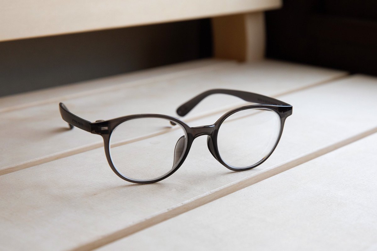 sauna_ikitai's tweet photo. メガネの愛眼さんとコラボしたサウナ専用メガネ👓 カラーはサウナストーンブラックです。

高温サウナでも使えるポリカーボネート製で耐熱温度は130度。錆びるところがないので水風呂も◎

見えることでサウナがより楽しくなるアイテムです！ケースもサウナイキタイ仕様🤤
https://t.co/dmRaTyhhgr https://t.co/pSLq1AiPo9