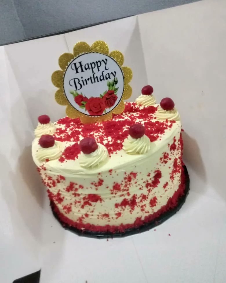 FunkeoluCakes's tweet photo. Slides of beauty 😍😂
Red Velvet birthday cake.
-
Cake Description:
9 inches
2 layers
Buttercream frosting
-
Call / WhatsApp us on 08070582027 to place order
 #cakesinlagos #redvelvetcake #birthdaycakes #happybirthday  #buttercreamcakes #moistcake  #cake  #funkeolucakes https://t.co/NK73GmFcbs