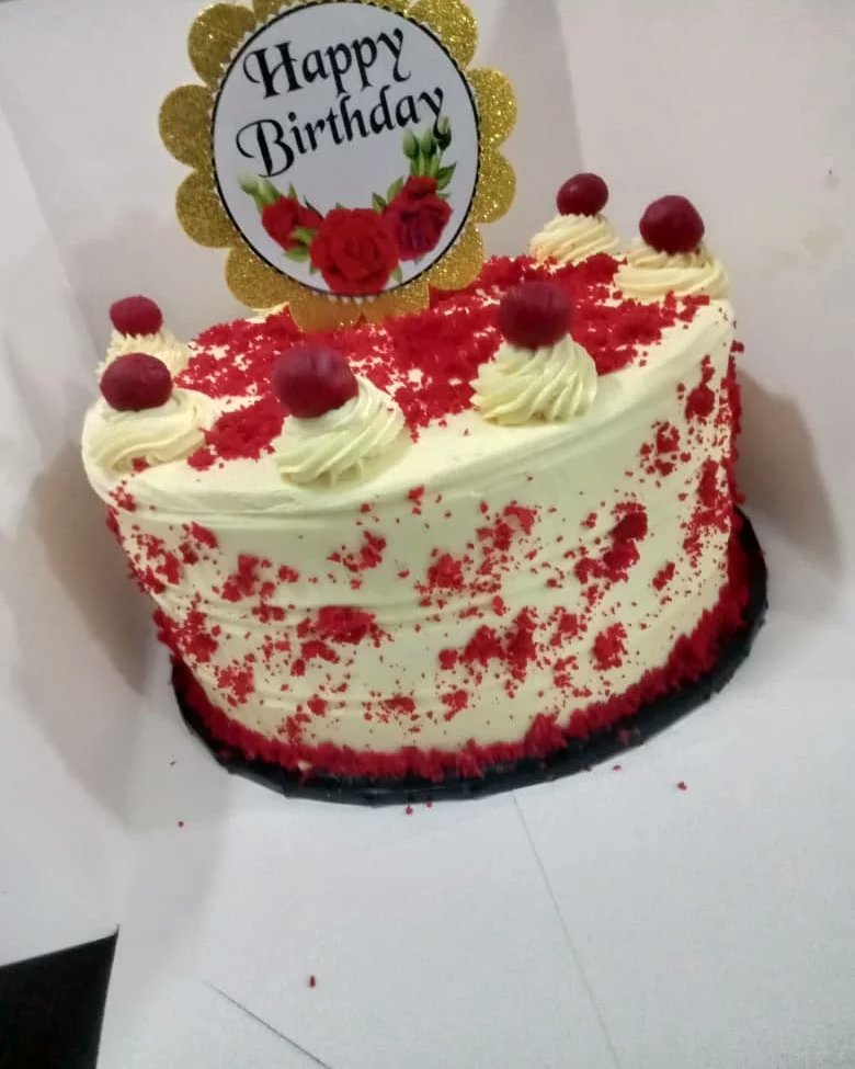 FunkeoluCakes's tweet photo. Slides of beauty 😍😂
Red Velvet birthday cake.
-
Cake Description:
9 inches
2 layers
Buttercream frosting
-
Call / WhatsApp us on 08070582027 to place order
 #cakesinlagos #redvelvetcake #birthdaycakes #happybirthday  #buttercreamcakes #moistcake  #cake  #funkeolucakes https://t.co/NK73GmFcbs