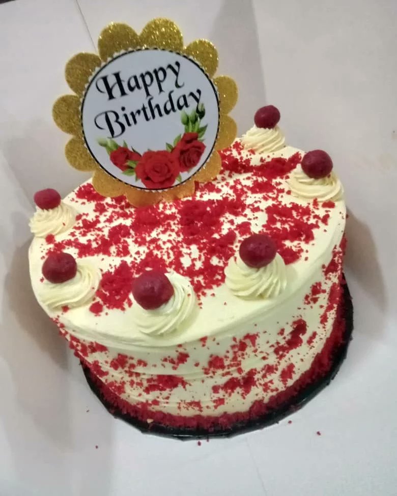 FunkeoluCakes's tweet photo. Slides of beauty 😍😂
Red Velvet birthday cake.
-
Cake Description:
9 inches
2 layers
Buttercream frosting
-
Call / WhatsApp us on 08070582027 to place order
 #cakesinlagos #redvelvetcake #birthdaycakes #happybirthday  #buttercreamcakes #moistcake  #cake  #funkeolucakes https://t.co/NK73GmFcbs