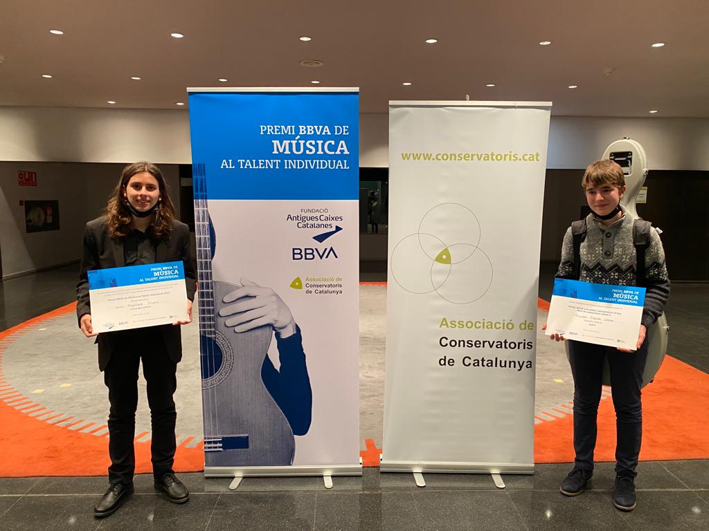 ConservatoriGi's tweet photo. Guillem Gironès, premi al talent individual i millor interpretació d'obra catalana i Oriol Martinez, menció al talent individual als #premisbbva. Molt bona feina nois! #somconservatori @Fcaixescat @ACCatalunya https://t.co/DBxOG5qsvz
