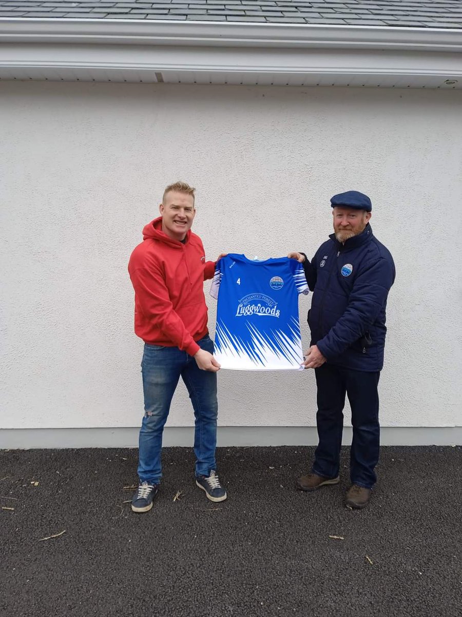 dalysportswear1's tweet photo. Peter Finn, director of Luggwoods Events and co-creator of RTÉ's home renovation programme "Home to Improve", proud sponsor of new Balon Kit for Carrick Town FC U15s https://t.co/jLhrk0KAKs