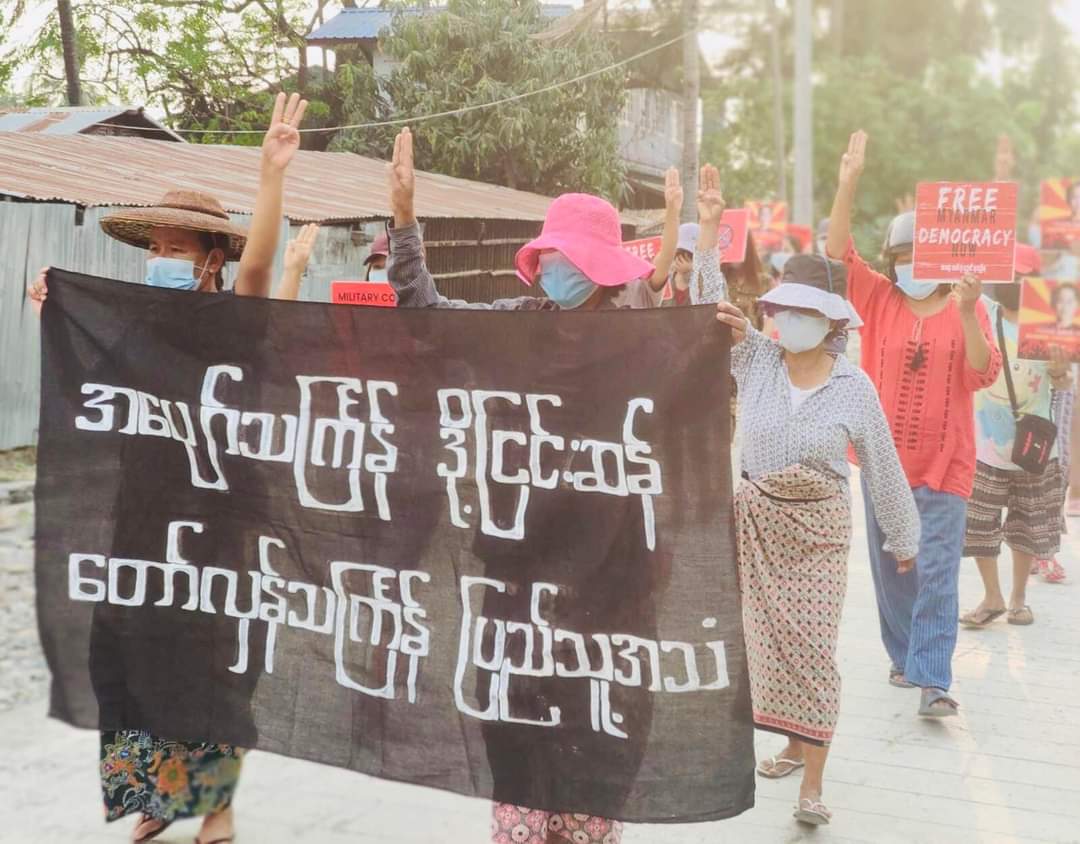 KaungKhantHto10's tweet photo. Anti-military Dictatorship marching rally was staged by locals in Kalay Town, Sagaing Division as 421st day of protest.

#2022Apr4Coup
#BURMAAct2021 #PressureCongress
#HearTheVoiceOfMyanmar https://t.co/LduJVJd0XU