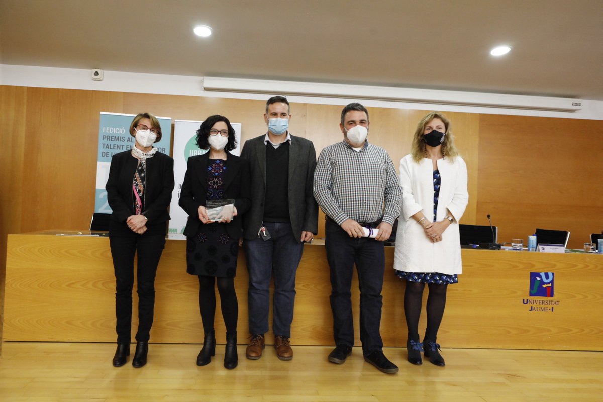 espaitec's tweet photo. 🗣Las empresas de la #FamiliaEspaitec #CEBIMAT y #ComparkMobility han sido galadornadas en los "Premios al Talento Emprendedor del Estudiantado UJI"
🚀También ha sido reconocida @JokfunThe, iniciativa participante en #UJIEmprènOnSocial, al igual que #CEBIMAT y #ComparkMobility https://t.co/2FFOAeT9MR